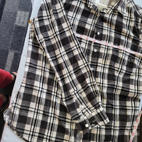 Women Black and White Plaid Shirt Size Small - Picture 10 of 11
